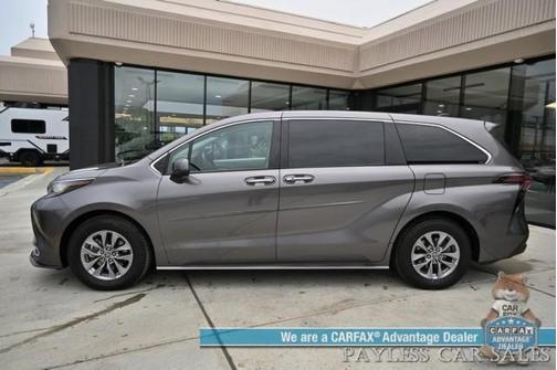 2023 Toyota Sienna XLE