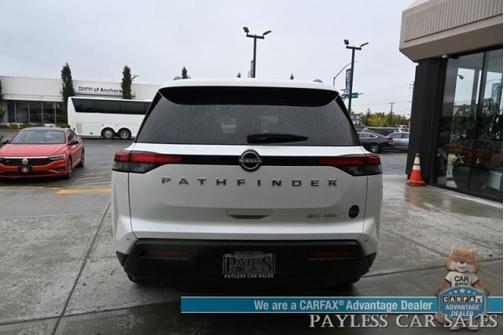 2024 Nissan Pathfinder SV