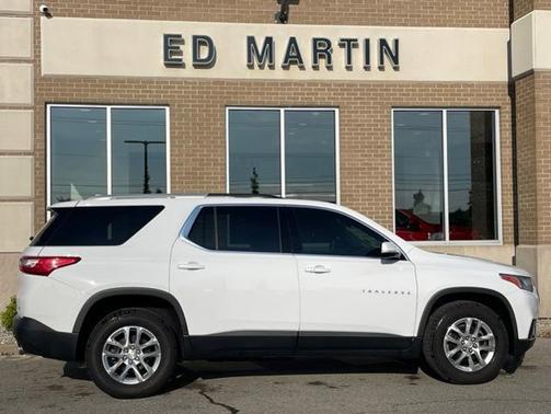 Summit White 2018 Chevrolet Traverse LT Cloth