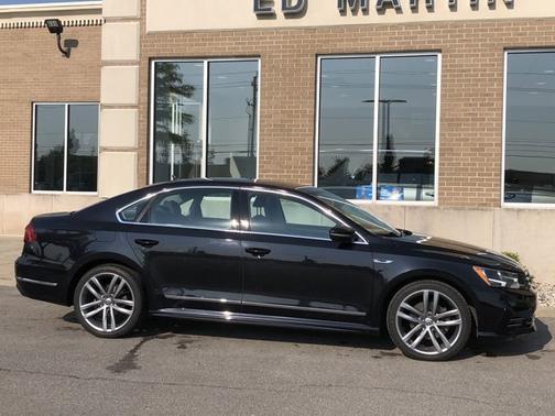 2017 Volkswagen Passat R-Line w/Comfort Pkg