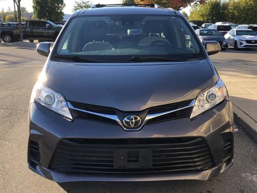 2018 Toyota Sienna LE