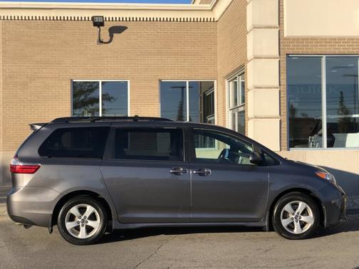 2018 Toyota Sienna LE