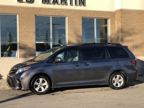 2018 Toyota Sienna LE