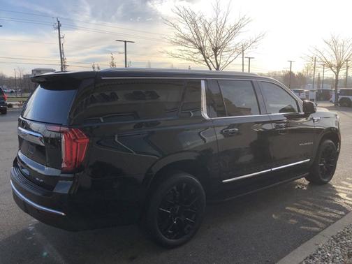 2022 GMC Yukon XL SLT