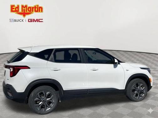 Snow White Pearl 2024 Kia Seltos LX