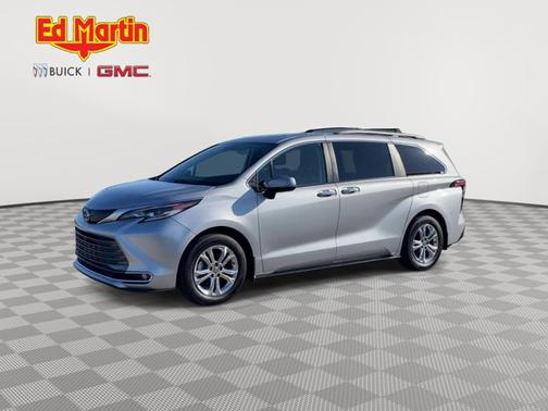 2022 Toyota Sienna Platinum