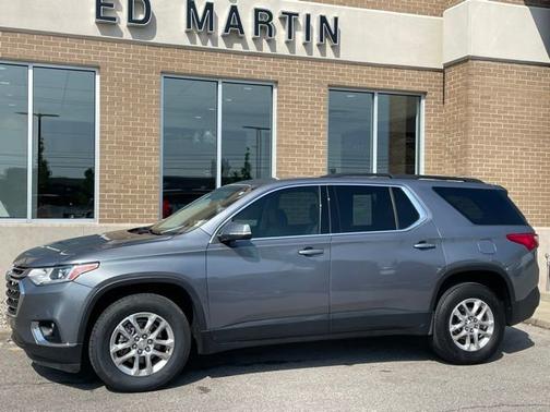 Satin Steel Metallic 2021 Chevrolet Traverse LT Leather