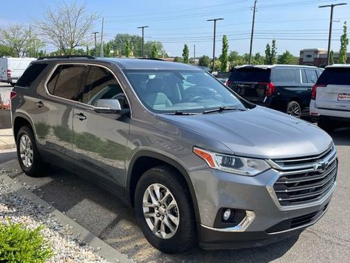 Satin Steel Metallic 2021 Chevrolet Traverse LT Leather