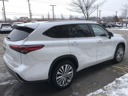 2023 Toyota Highlander Platinum