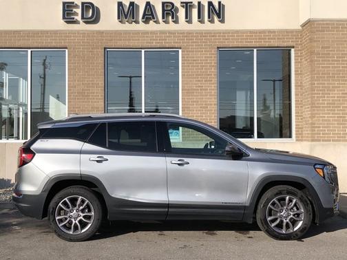 2023 GMC Terrain SLT