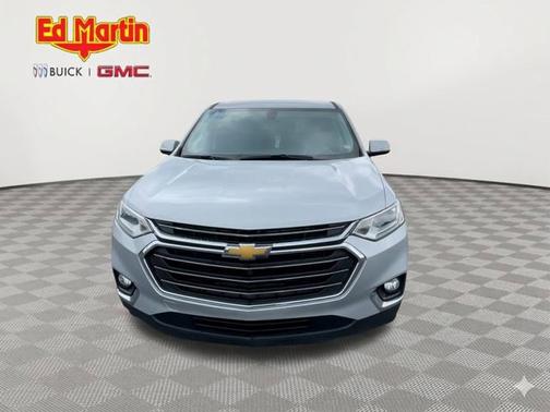 Silver Ice Metallic 2018 Chevrolet Traverse LT Cloth