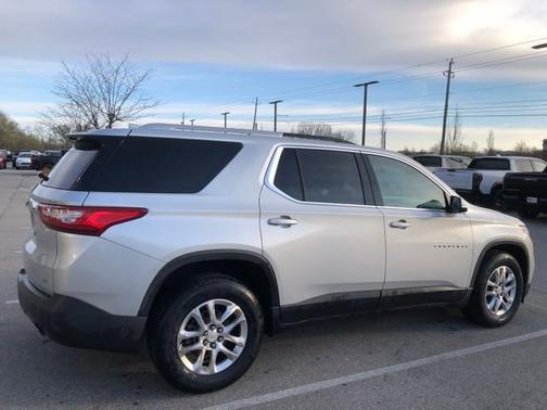 Silver Ice Metallic 2018 Chevrolet Traverse LT Cloth