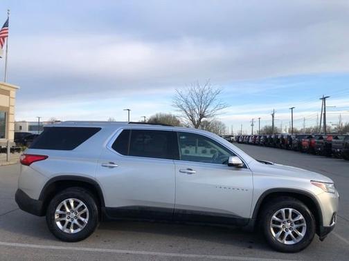 Silver Ice Metallic 2018 Chevrolet Traverse LT Cloth