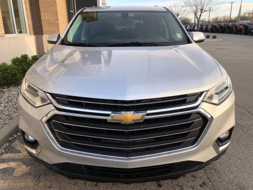 Silver Ice Metallic 2018 Chevrolet Traverse LT Cloth