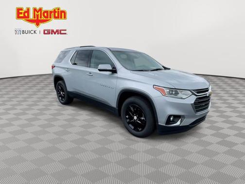 Silver Ice Metallic 2018 Chevrolet Traverse LT Cloth