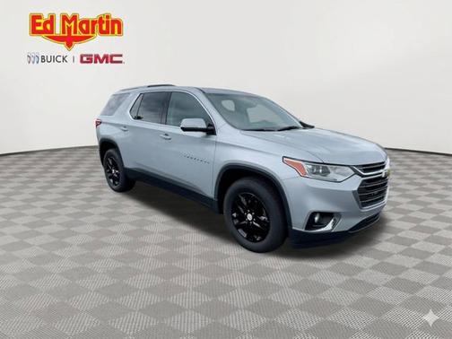 Silver Ice Metallic 2018 Chevrolet Traverse LT Cloth