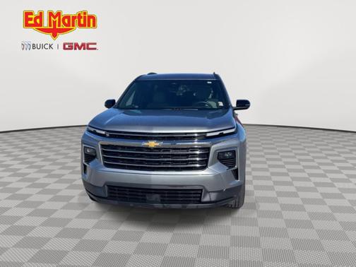 2025 Chevrolet Traverse AWD LT