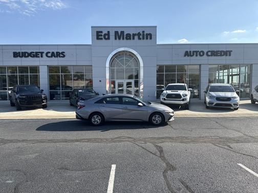 2025 Hyundai ELANTRA SE