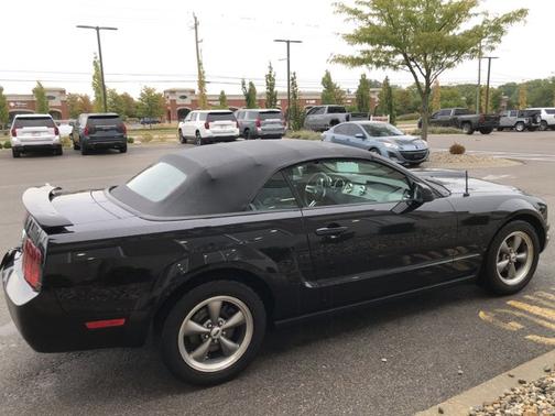 2006 Ford Mustang V6 Deluxe