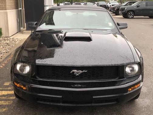 2006 Ford Mustang V6 Deluxe