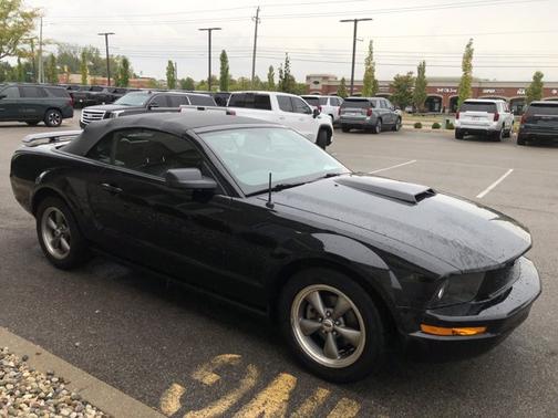 2006 Ford Mustang V6 Deluxe