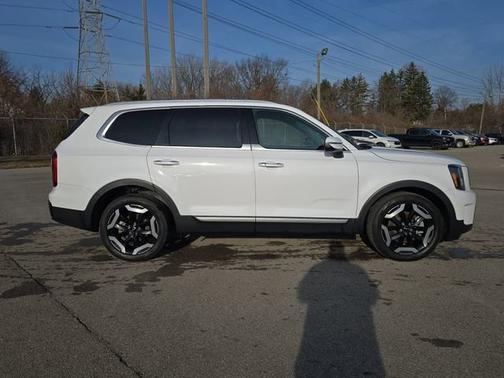 Glacial White Pearl 2023 Kia Telluride S