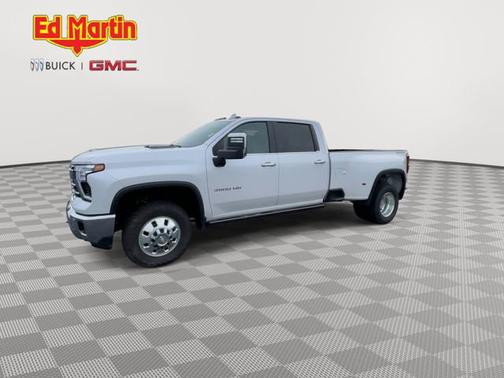 Iridescent Pearl Tricoat 2024 Chevrolet Silverado 3500 LTZ