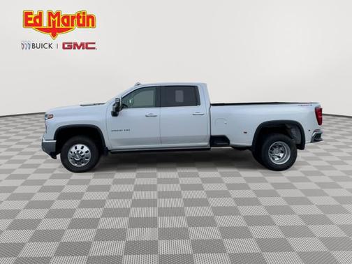 Iridescent Pearl Tricoat 2024 Chevrolet Silverado 3500 LTZ