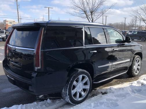 2019 Cadillac Escalade Luxury