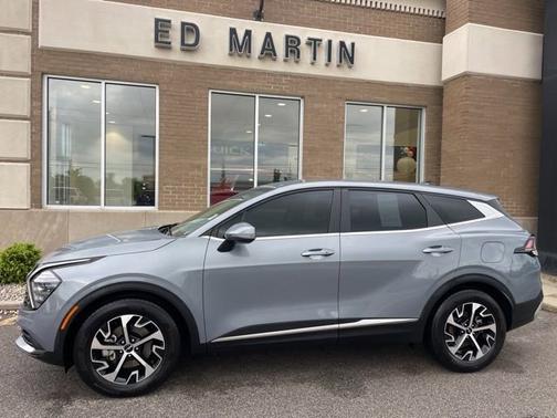 Everlasting Silver 2025 Kia Sportage EX