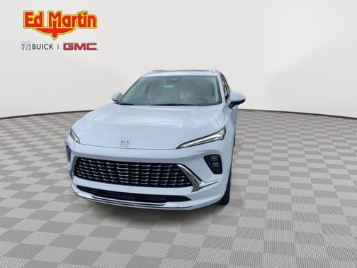 Iridescent White Tricoat 2026 Buick Envision Avenir