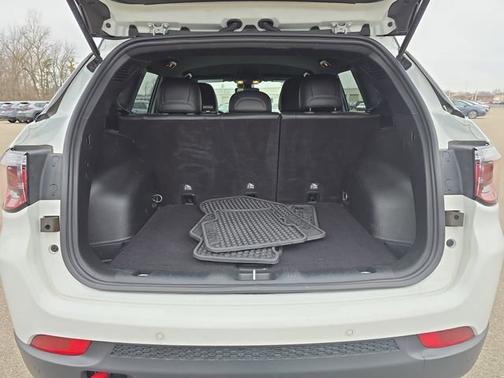 Bright White Clearcoat 2024 Jeep Compass Trailhawk