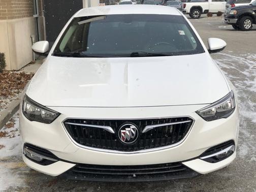 2019 Buick Regal Sportback Essence