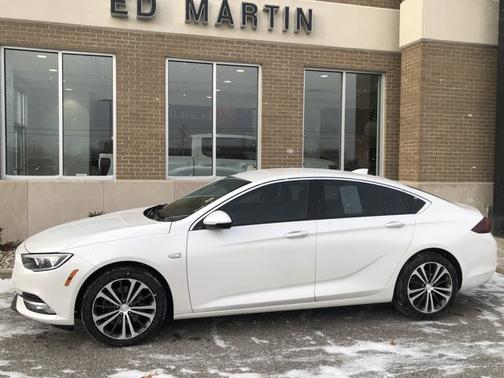 2019 Buick Regal Sportback Essence