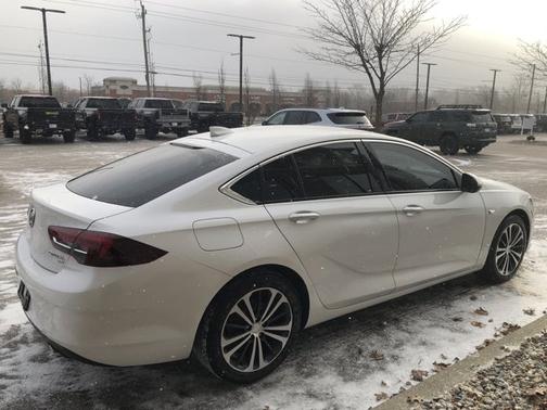2019 Buick Regal Sportback Essence