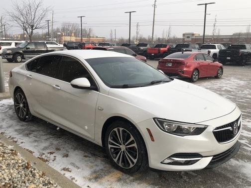 2019 Buick Regal Sportback Essence