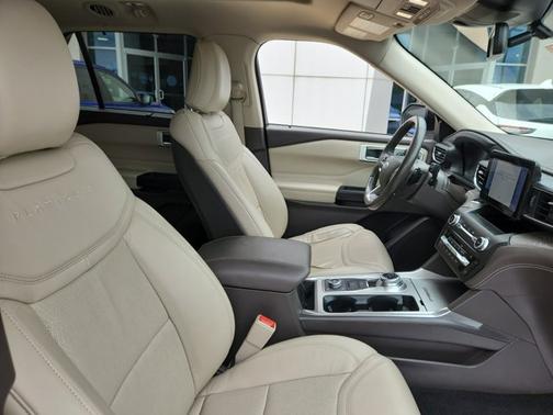 Photo 4 of 35 of 2020 Ford Explorer Platinum