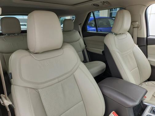 Photo 5 of 35 of 2020 Ford Explorer Platinum