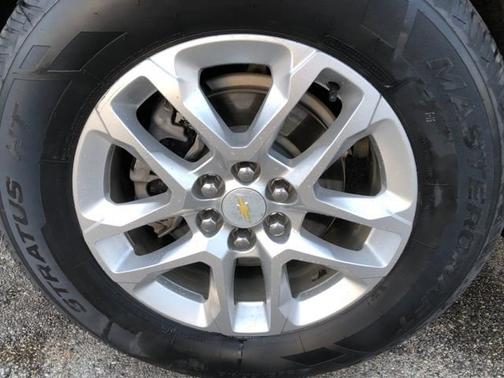 Black Cherry Metallic 2021 Chevrolet Traverse LT Cloth