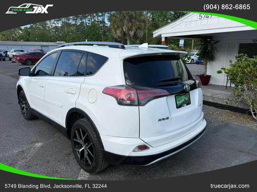 Super White 2016 Toyota RAV4 SE