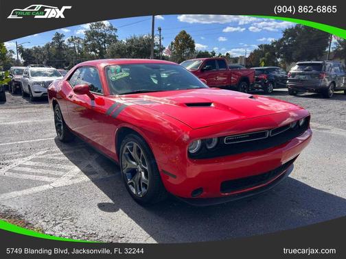 2017 Dodge Challenger SXT