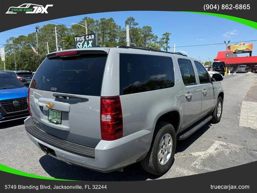 Gray 2014 Chevrolet Suburban 1500 LT