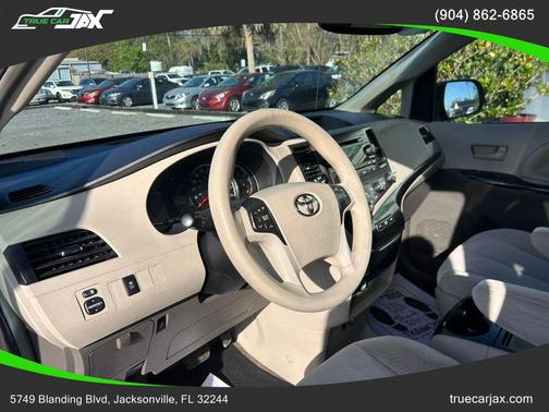 2012 Toyota Sienna LE