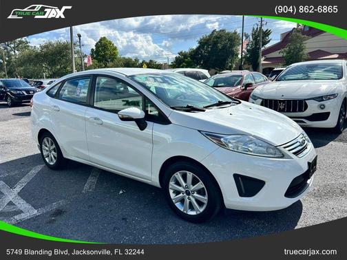 Oxford White 2013 Ford Fiesta SE