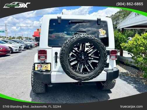 Bright White Clearcoat 2015 Jeep Wrangler Unlimited Sahara