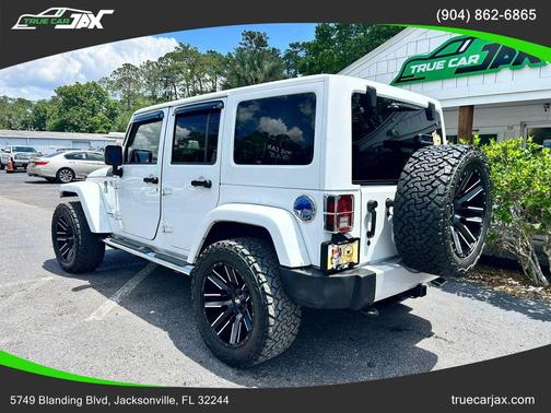Bright White Clearcoat 2015 Jeep Wrangler Unlimited Sahara