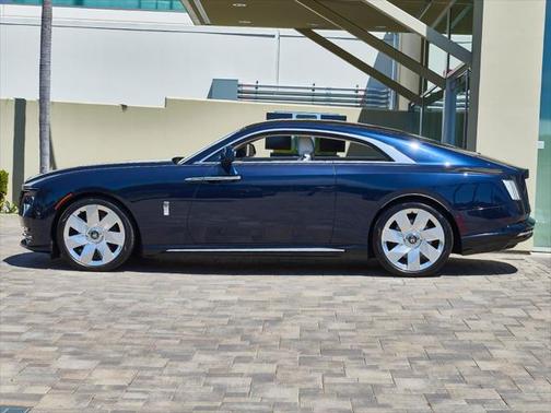 Midnight 2025 Rolls-Royce Spectre Base