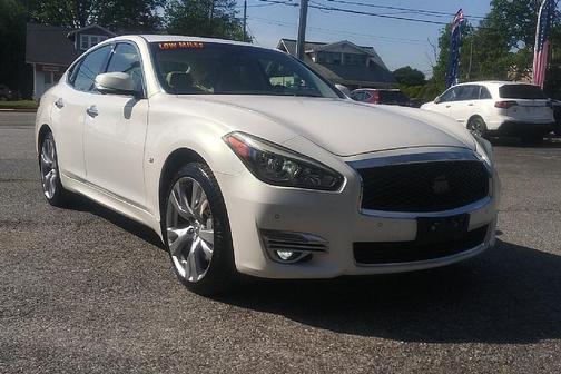 Pearl White 2015 INFINITI Q70 AWD