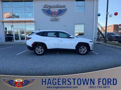 White Pearl 2025 Hyundai TUCSON SE