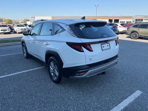 White Pearl 2025 Hyundai TUCSON SE